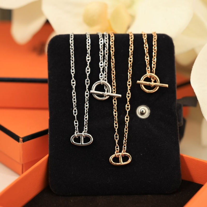 H**me5 necklaces